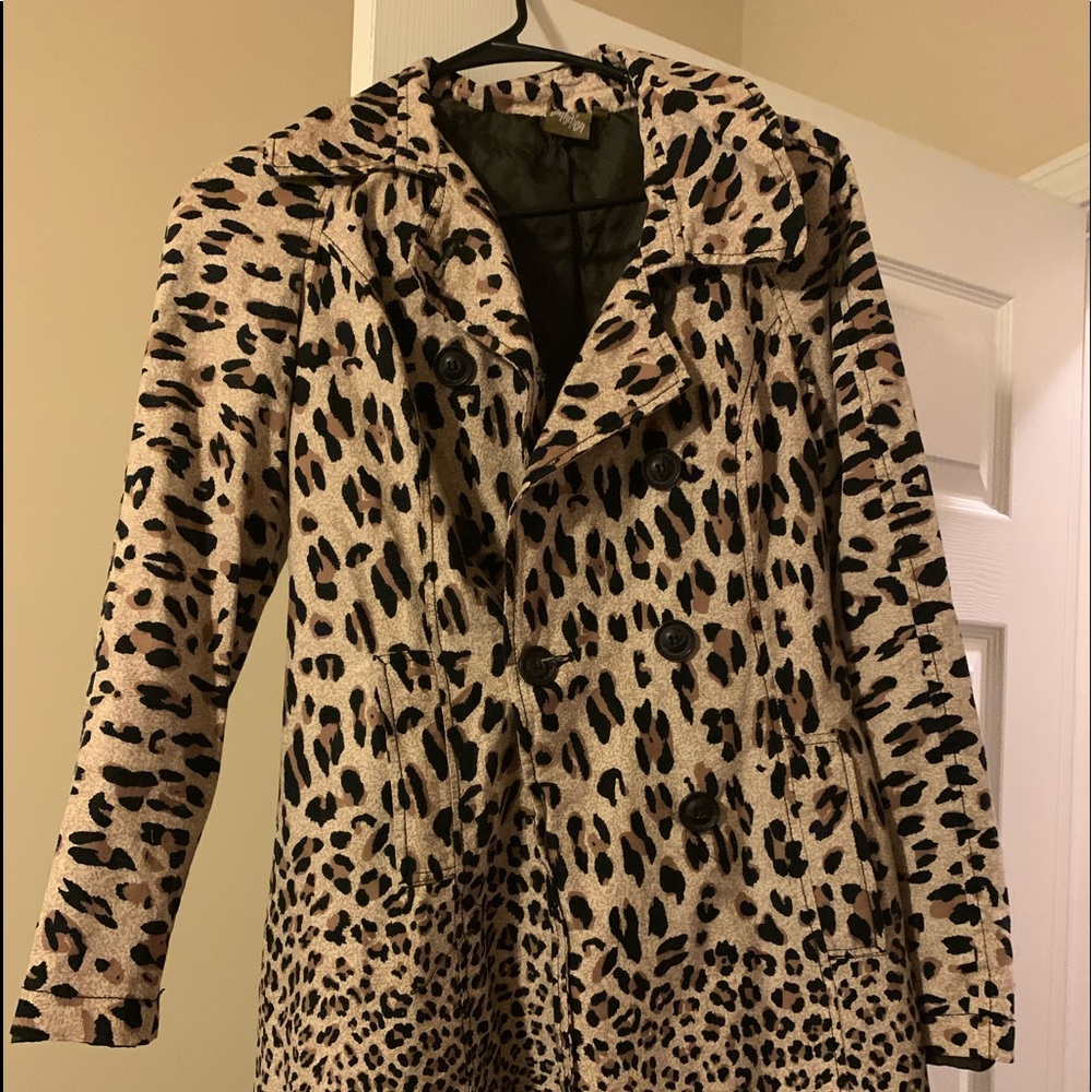 Size medium jacket. Great to dress up any outfit